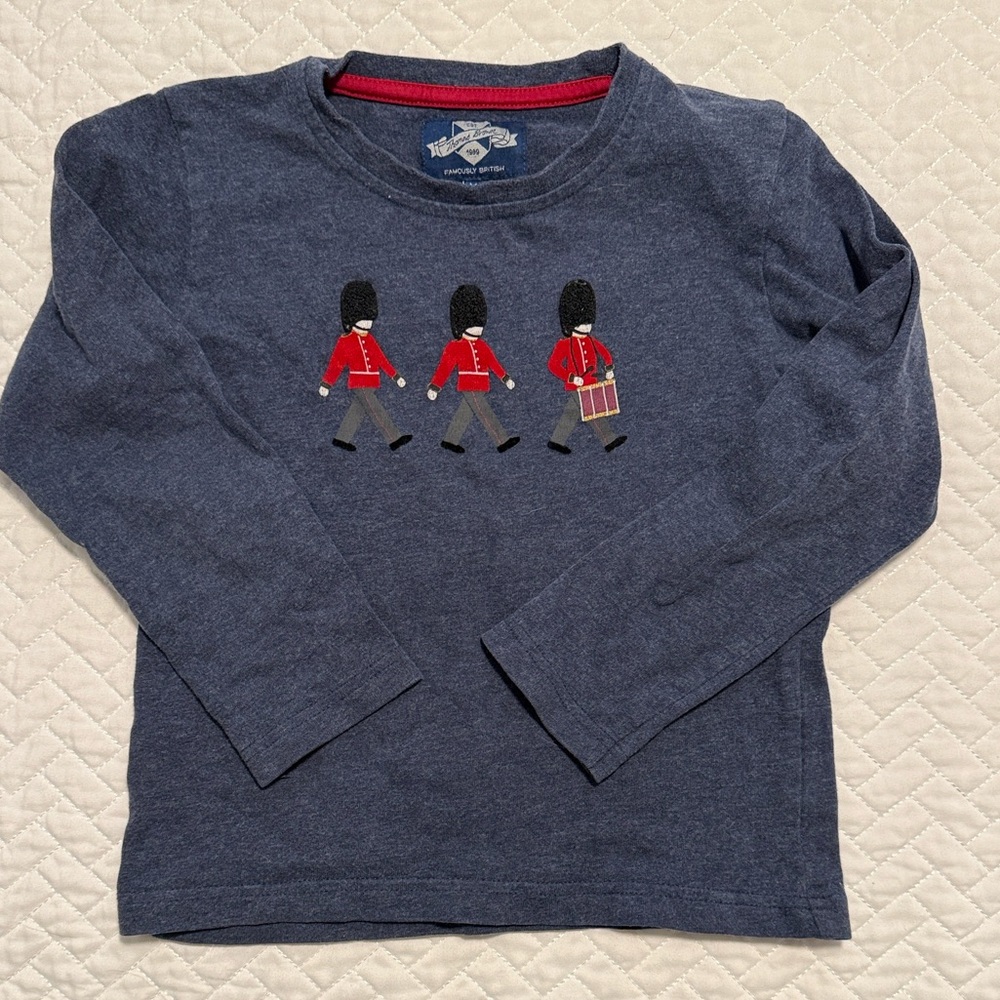 💂💂‍♀️💂‍♂️Trotter’s Kids Blue Shirt w/ Red Soldier Size 4/5y